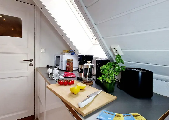 Сasa de vacaciones Cozy Loft With King Bed In The Middle Of Town *