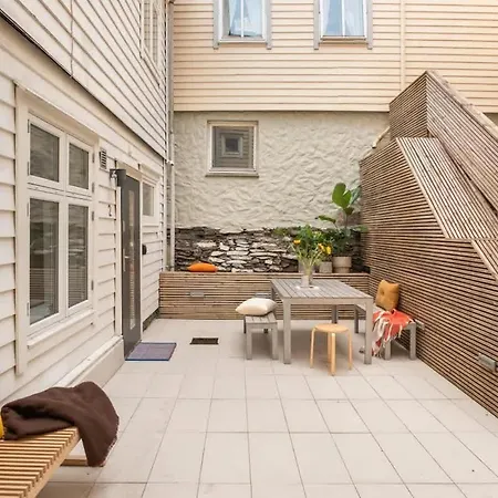 別荘 Cozy Loft With King Bed In The Middle Of Town