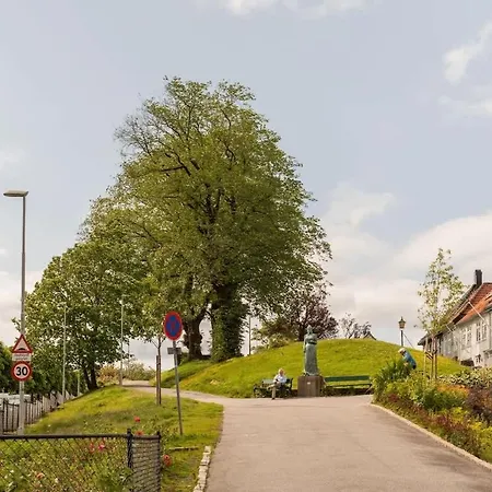 Cozy Loft With King Bed In The Middle Of Town